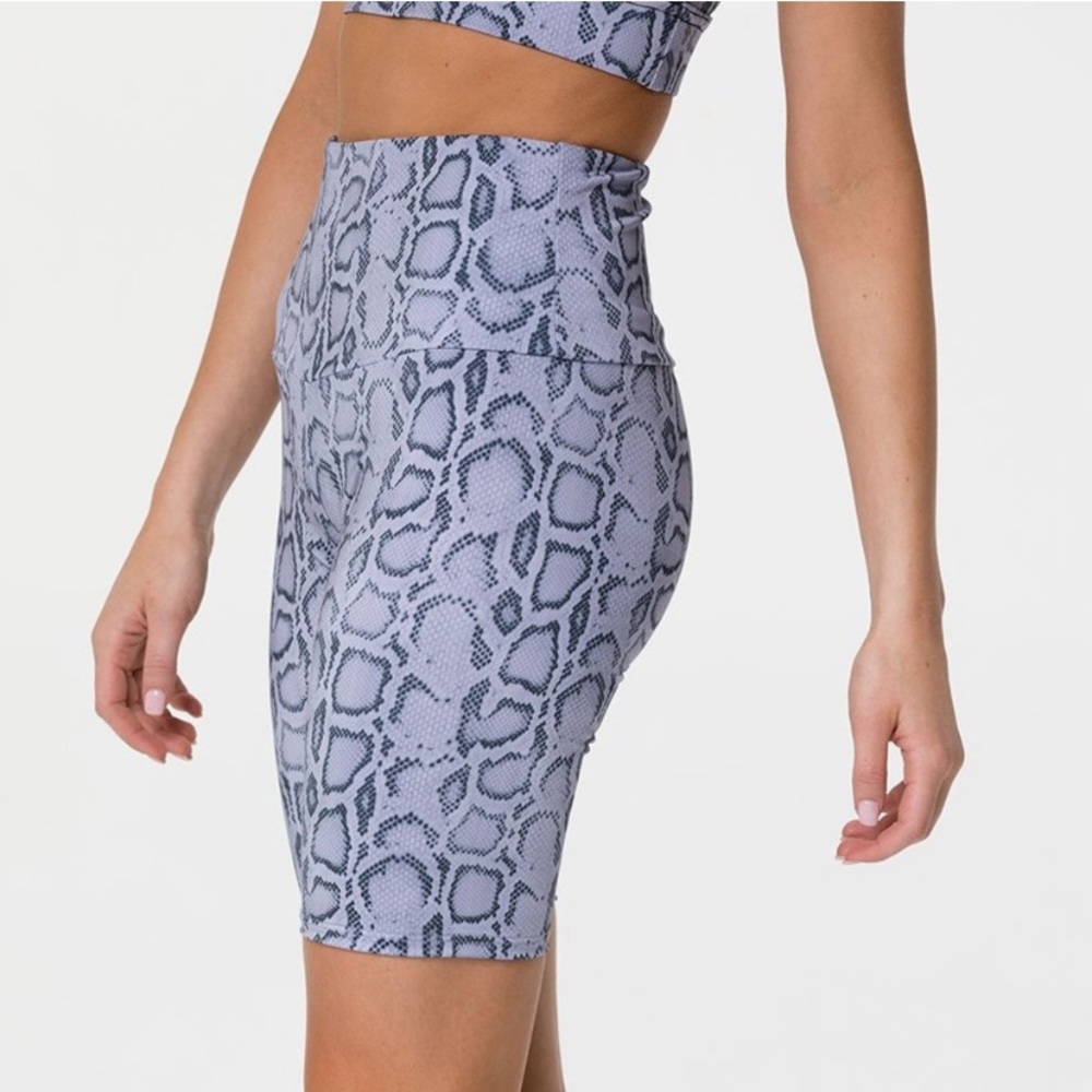 Onzie Python Pattern Bike Shorts - Gray and Black
